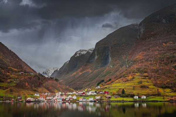 Quels sont les meilleurs spots pour pratiquer le paddle boarding dans les fjords norvégiens?